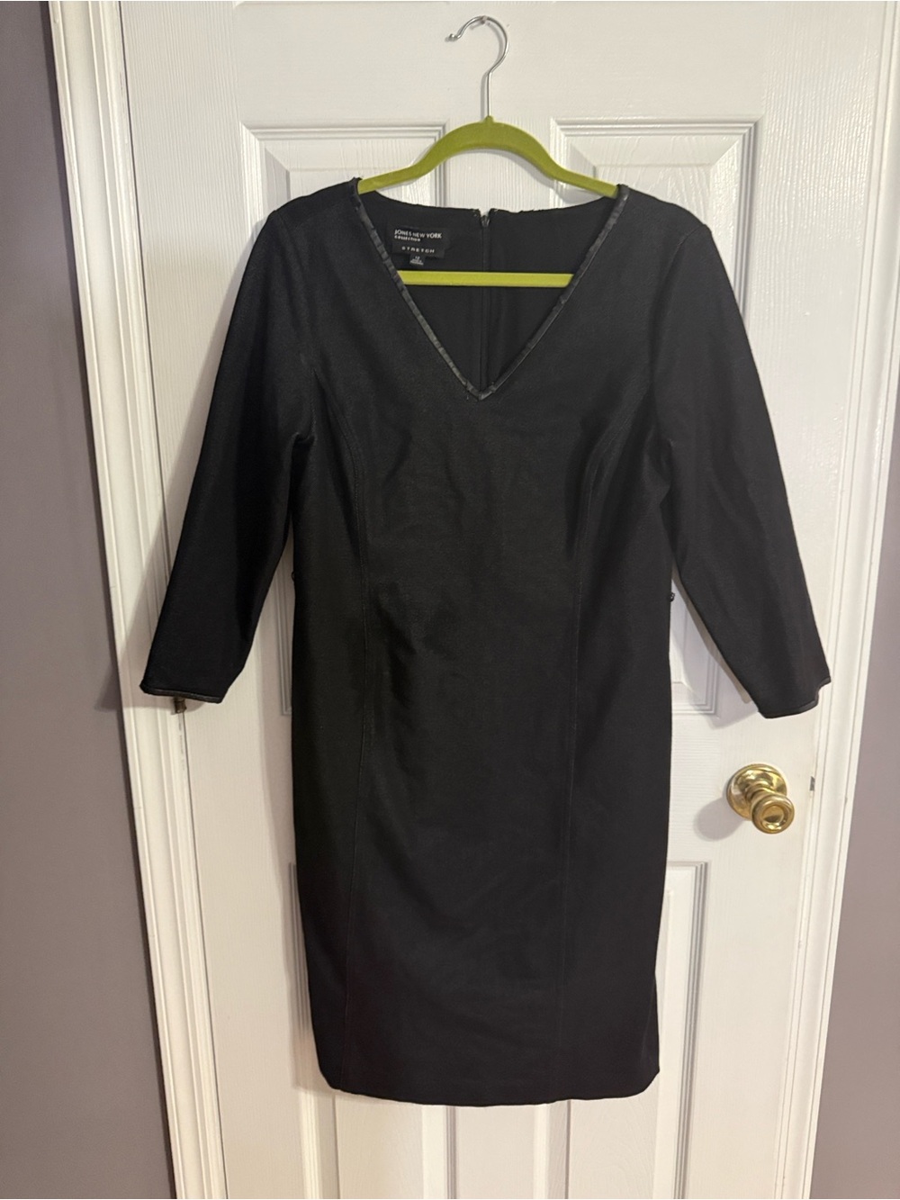 Jones New York Black V-Neck Long Sleeve Sheath Dress